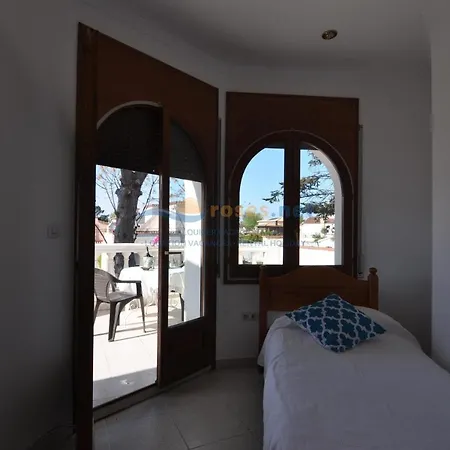 Rnet - Requesens Holiday home