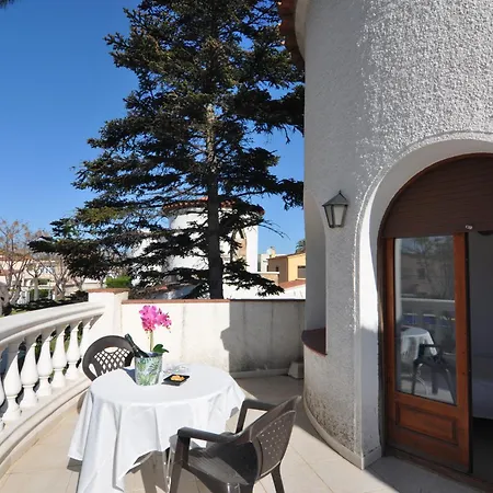 Rnet - Requesens Holiday home Empuriabrava