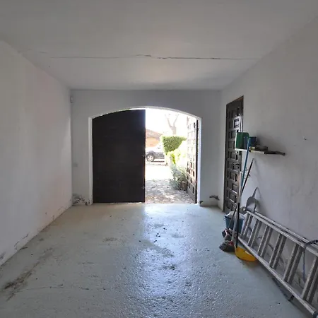 Rnet - Requesens Holiday home *