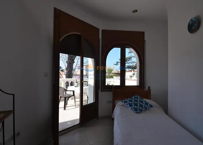 Rnet - Requesens Vakantiehuis