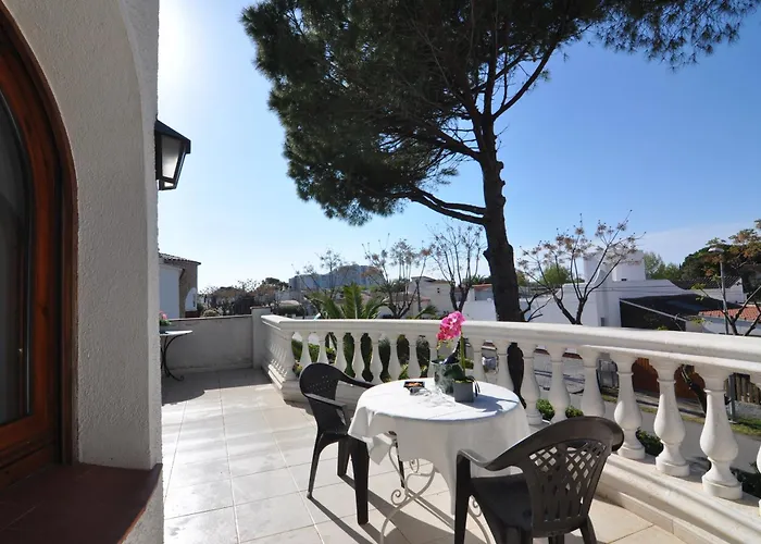 Rnet - Requesens Vakantiehuis *