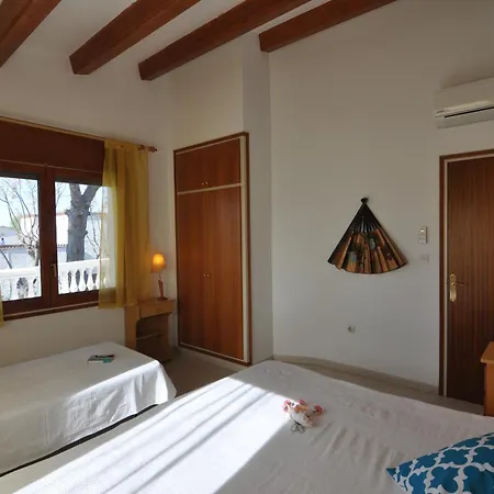 Rnet - Requesens Ferienhaus